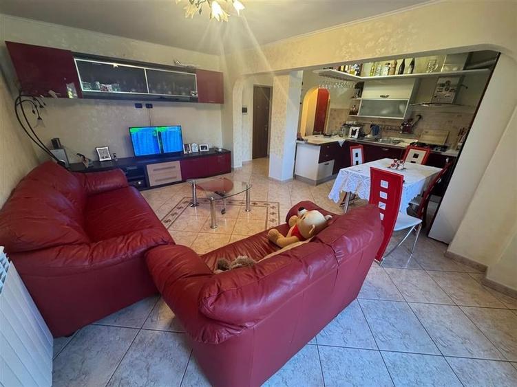 Apartament cu 3 camere decomandat, mobilat în Ultracentral