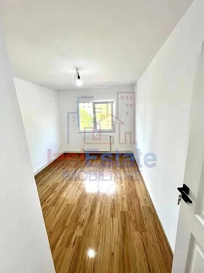 Apartament cu 4 camere decomandat în Filiași