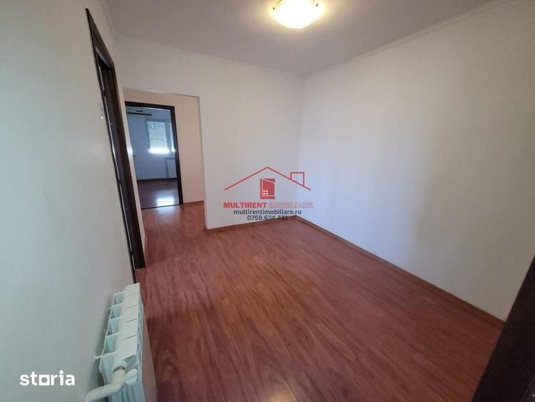 Apartament cu 3 camere decomandat în Piața Nouă