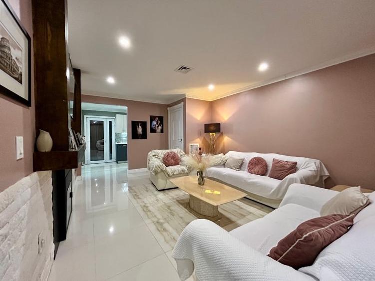 Casă individuală cu 7 camere cu Teren 542 Mp în Centura
