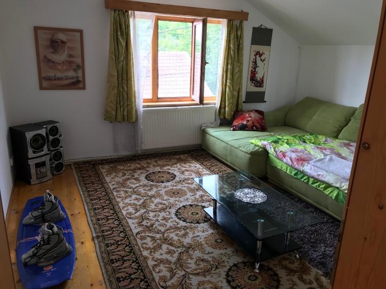 Casă individuală cu 5 camere cu Teren 350 Mp în Central