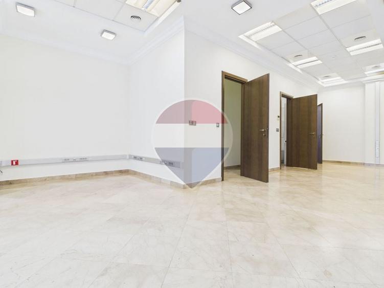 Birou, de 83.349998474121 mp, în P-ța Romană