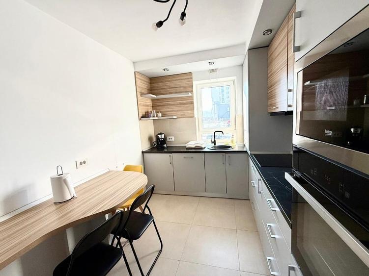 Apartament cu 3 camere decomandat, mobilat în Tractorul