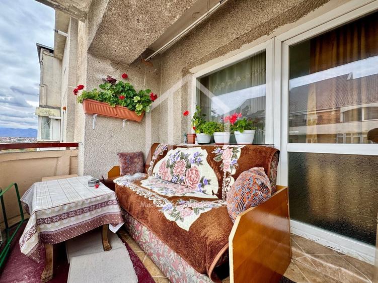 Apartament cu 4 camere decomandat în Turnișor