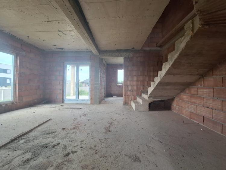 Duplex cu 5 camere cu Teren 400 Mp în Calea Urseni