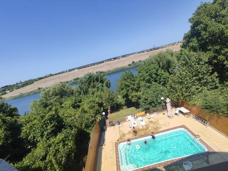 Casă cu 8 camere cu Teren 960 Mp în Balotești