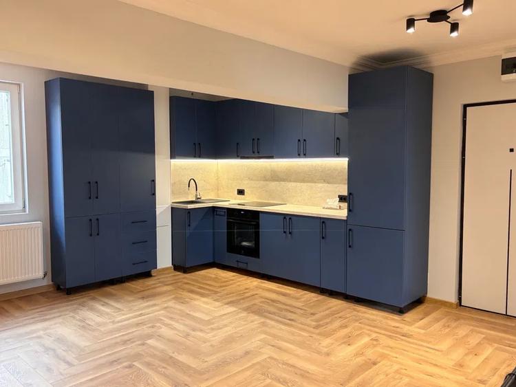 Apartament cu 3 camere decomandat în Precista