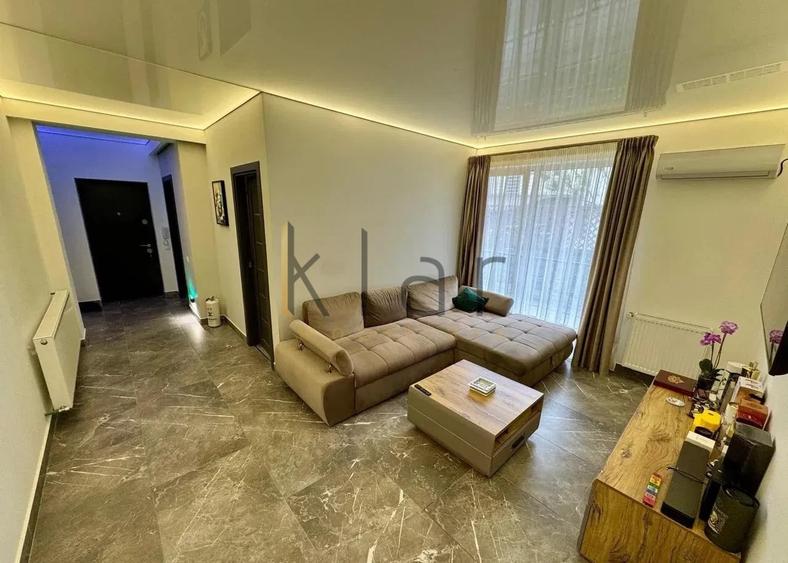 Apartament cu 3 camere semidecomandat, mobilat în Florești