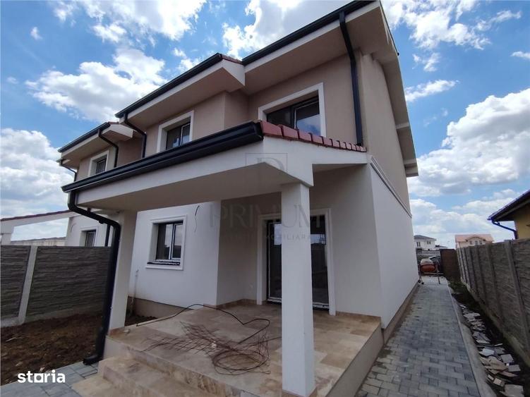 Casă cu 4 camere decomandat în Central