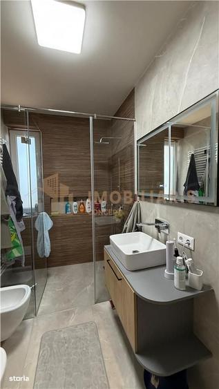 Apartament cu 3 camere decomandat în Republicii
