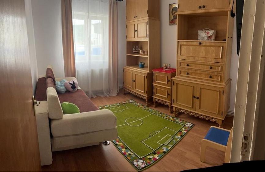 Apartament cu 3 camere semidecomandat în Central