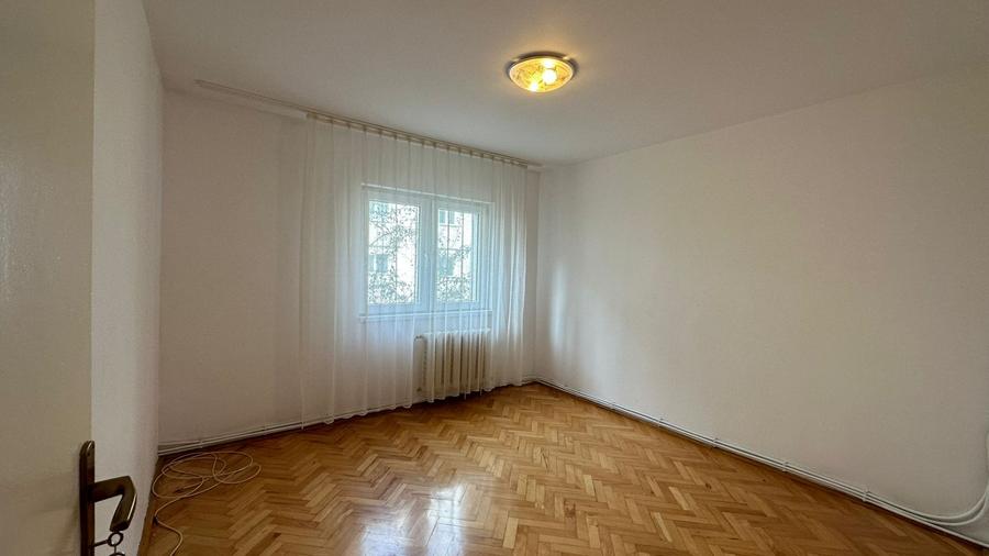 Apartament cu 3 camere, nemobilat, de inchiriat - 1