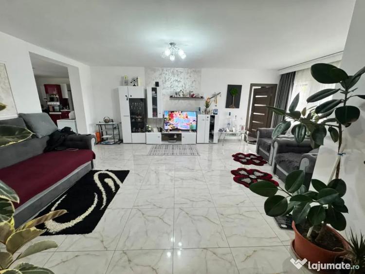 Casă cu 4 camere cu Teren 720 Mp în Satu Nou de Sus