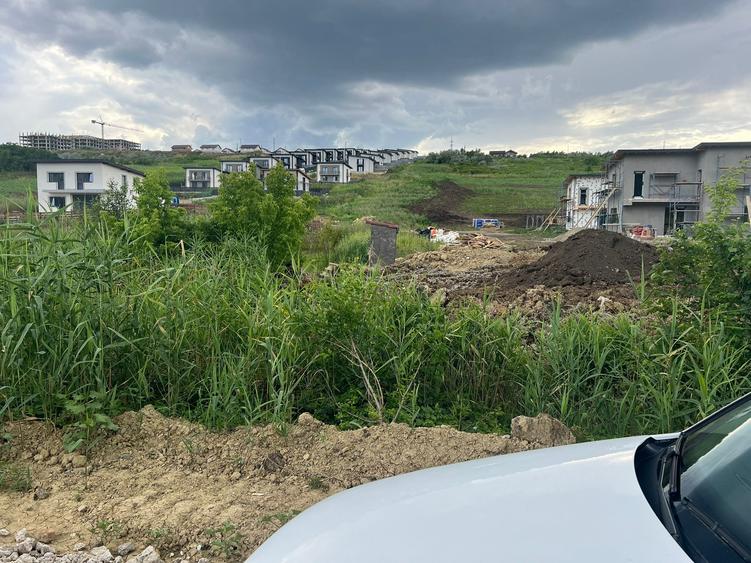 Teren agricol intravilan de 5500 mp, în Valea Lupului