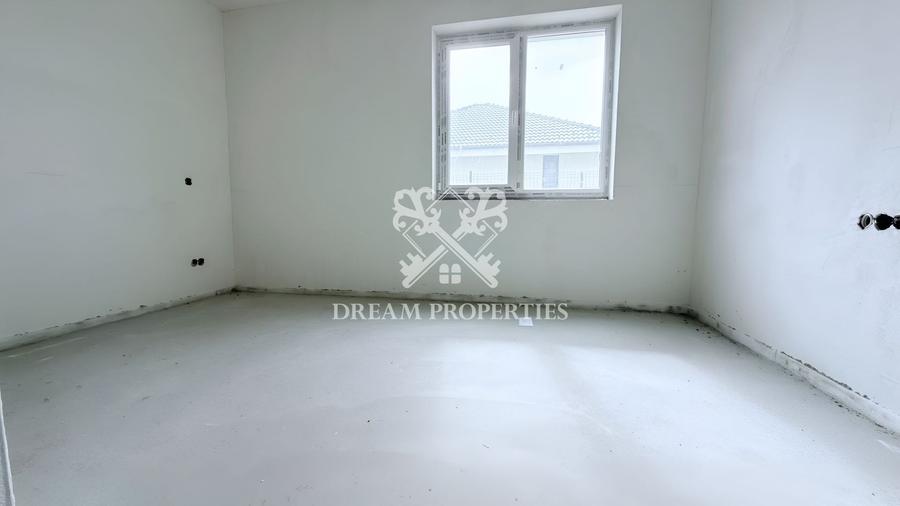 Duplex cu 5 camere cu Canalizare în Dezmir