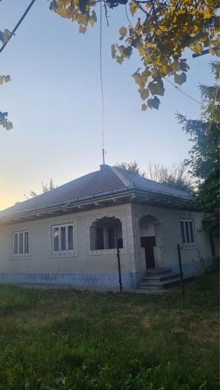 Casă cu 4 camere în Târpești