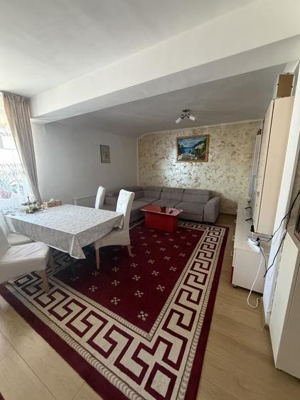 Apartament cu 3 camere decomandat în Florești