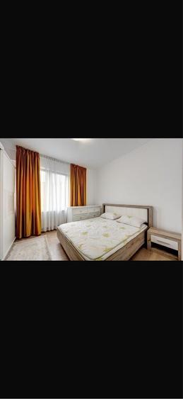 Apartament cu 3 camere decomandat în Jiului