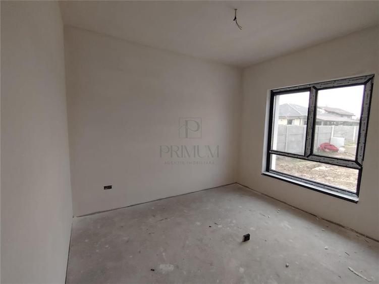 Duplex cu 4 camere cu Canalizare în Moșnița Nouă