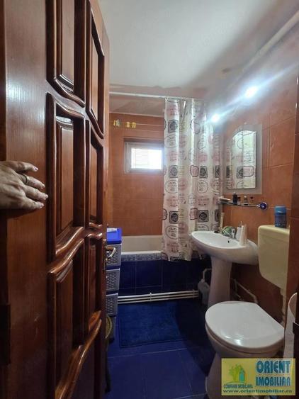 Tomis Nord, Rovere, de vanzare 3 camere, decomandat, gaze - 18