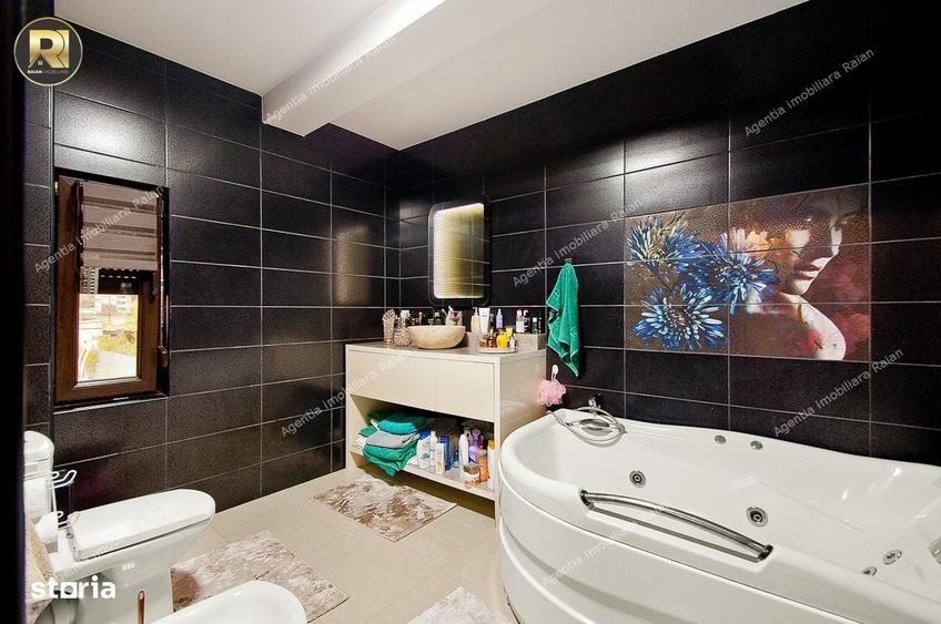 Casă cu 4 camere decomandat în Vânători