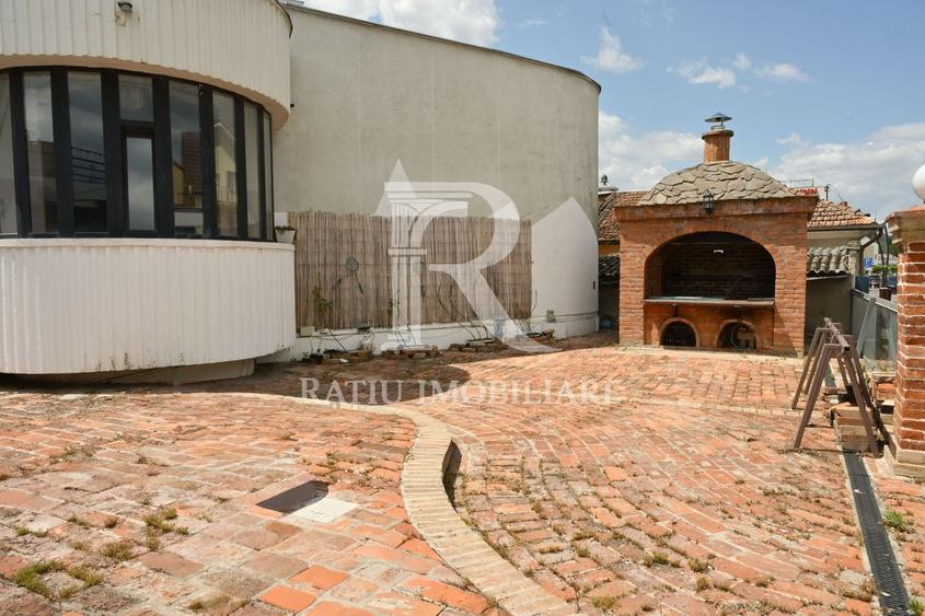 Casă cu 9 camere cu Canalizare în Băile Felix