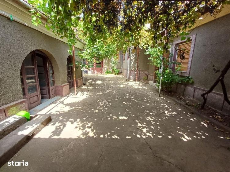 Casă cu 4 camere în Moldova Veche