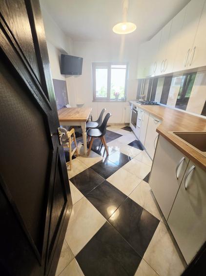 Apartament cu 4 camere decomandat în Cantacuzino
