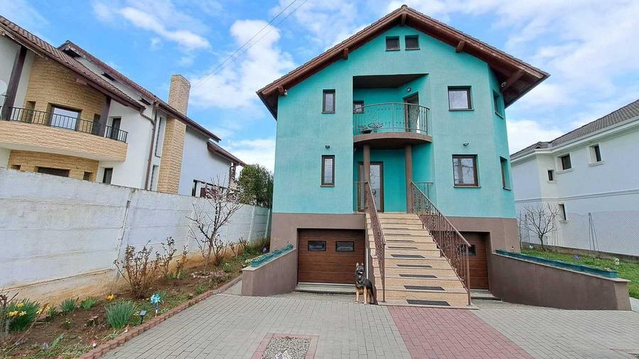 Casă individuală cu 6 camere cu Canalizare în Cetate