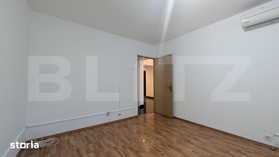Apartament cu 4 camere decomandat în Republicii