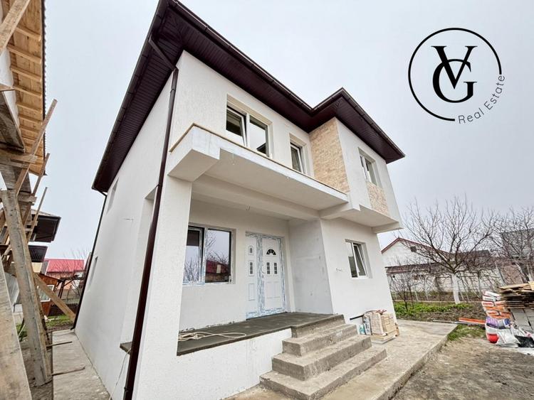 Casă individuală cu 4 camere cu Canalizare în Exterior Est
