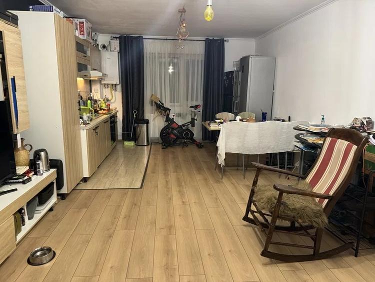 Apartament cu 3 camere semidecomandat, mobilat în Florești — fotografia 1
