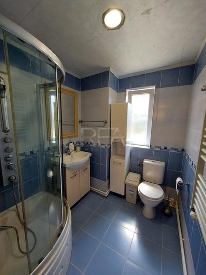 Apartament cu 3 camere semidecomandat, mobilat în Vitan