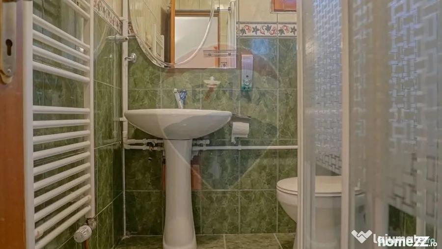 Casă cu 9 camere cu Teren 1000 Mp în Moieciu