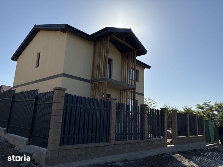 Casă cu 4 camere cu Teren 750 Mp în Podu Roș
