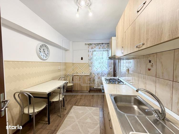 Apartament cu 4 camere decomandat în Central