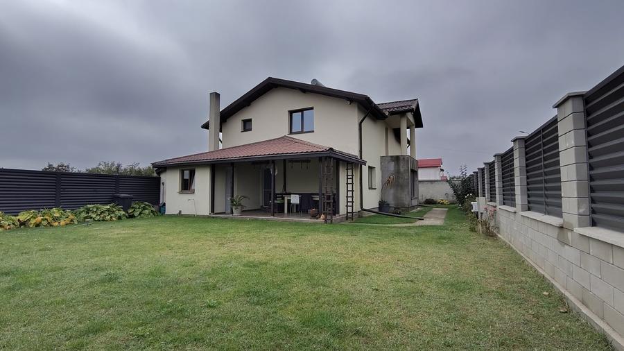 Casă individuală cu 4 camere cu Teren 408 Mp în Izvoru (Vânătorii Mici)