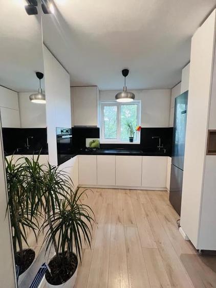 Apartament cu 3 camere semidecomandat în Parcul Circului