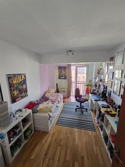 Apartament cu 4 camere decomandat, mobilat în Decebal
