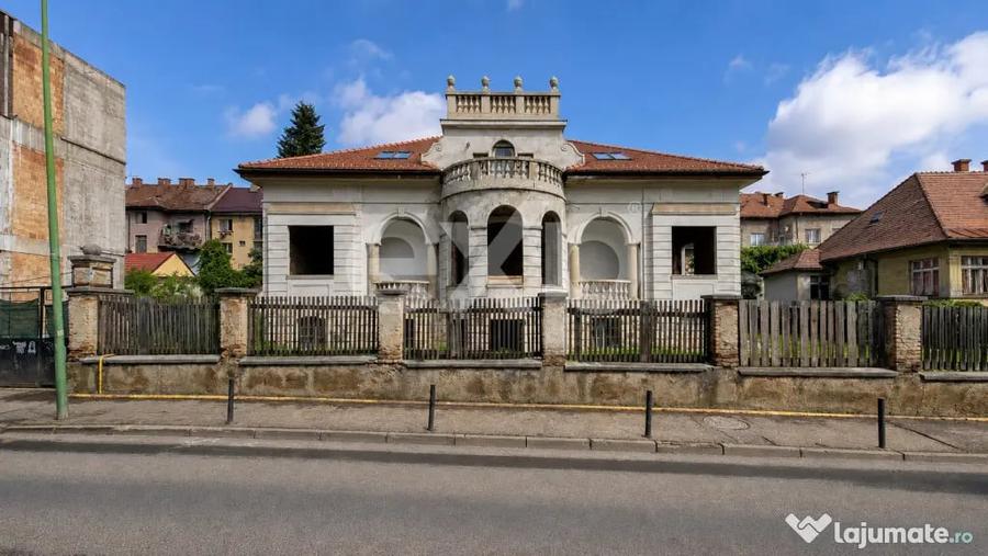 Casă cu 7 camere cu Teren 1048 Mp în Central