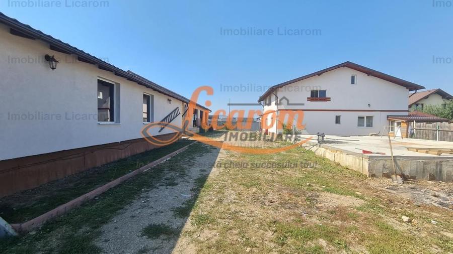 Casă individuală cu 8 camere decomandat cu Canalizare în Cristian