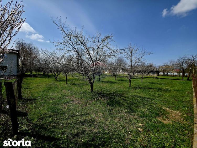 Spațiu comercial, de 400 mp, în Girov