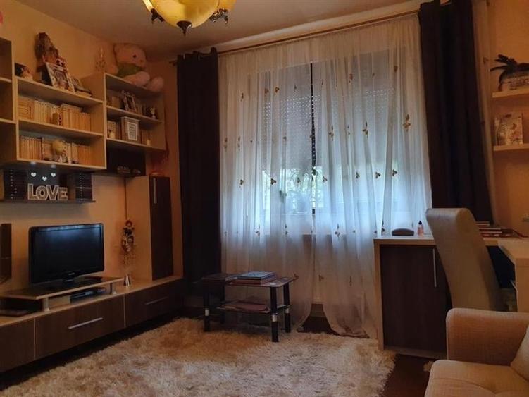 Casă individuală cu 4 camere cu Canalizare în Aradul Nou