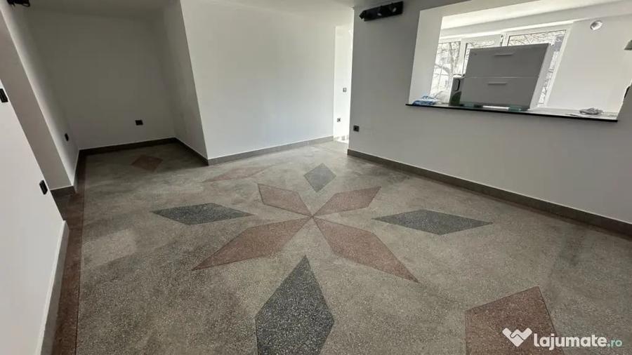 Casă cu 12 camere cu Teren 380 Mp în Orașul Vechi