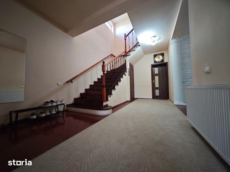 Casă cu 5 camere cu Teren 1078 Mp în Corbeanca