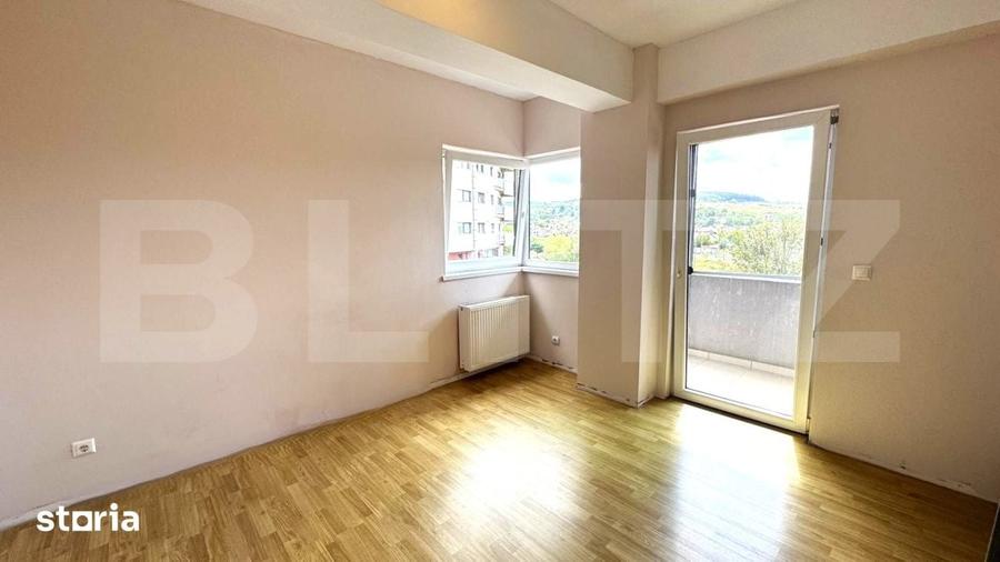 Apartament cu 3 camere în Independenței