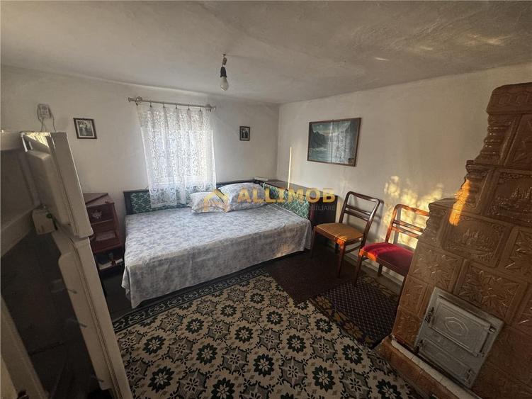 Casă cu 2 camere cu Teren 758 Mp în Central