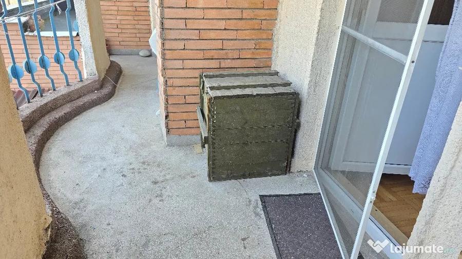 Apartament cu 4 camere decomandat în Decebal