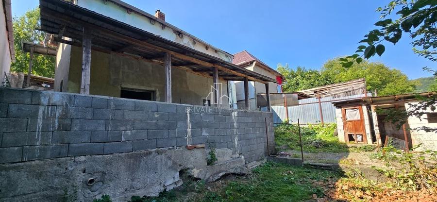 Casă individuală cu 2 camere cu Canalizare în Est