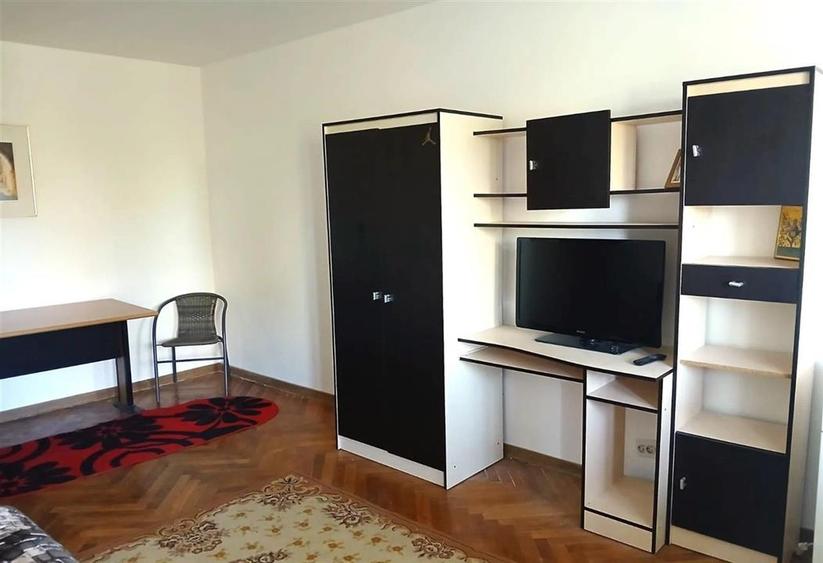 Apartament cu 2 camere decomandat, mobilat în Podu Roș